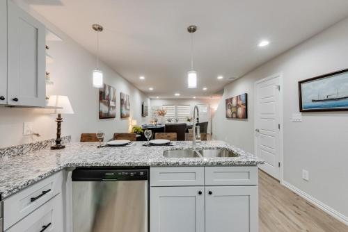 Blissful River Home near Lockheed FW Stockyard in Westover Hills