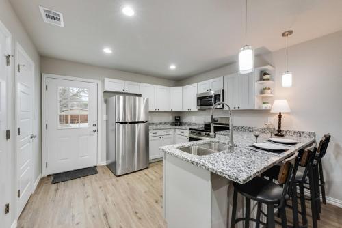 Blissful River Home near Lockheed FW Stockyard in Westover Hills