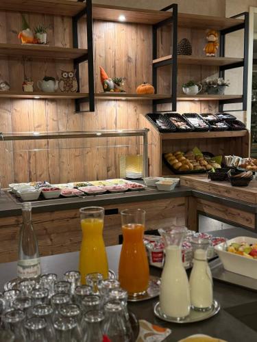 طعام و مشروبات, Hotel Cafe Adler 24h self check in in تريبيرج