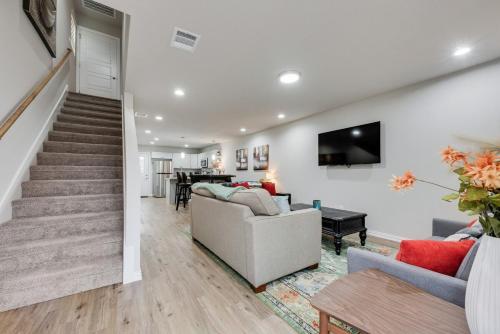 Blissful River Home near Lockheed FW Stockyard in Westover Hills