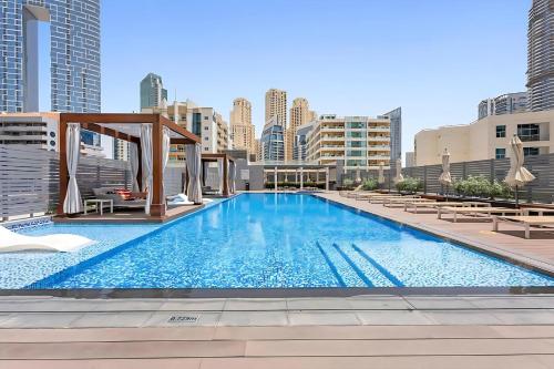 Livbnb-Modern Studio with Amazing Marina Views, Дубай (фото 2)