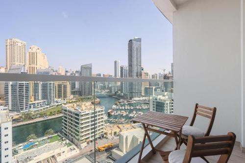 Livbnb-Modern Studio with Amazing Marina Views, Дубай (фото 4)