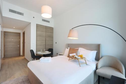 Livbnb-Modern Studio with Amazing Marina Views, Дубай (фото 9)