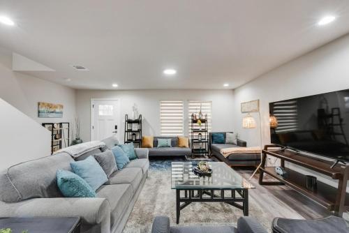 Happy Large Home with 2 living area near Stockyard, AT&T in Westover Hills