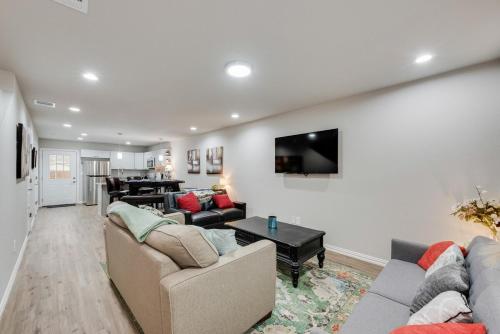 Happy Large Home with 2 living area near Stockyard, AT&T in Westover Hills