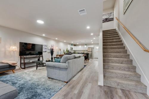 Happy Large Home with 2 living area near Stockyard, AT&T in Westover Hills