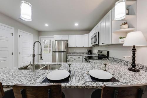 Happy Large Home with 2 living area near Stockyard, AT&T in Westover Hills