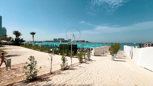 Excellent 2 Bedrooms Apartment with Sea View! Private Beach, La Vie in JBR!, Dubai (foto 6)
