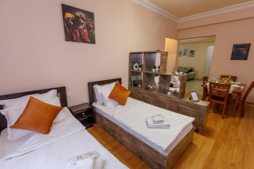 2 bedrooms, 4 beds