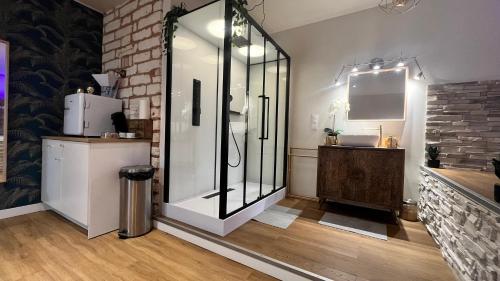 Bathroom, SUITE LA SERENITA - JACUZZI - CLIM - WIFI - TopProsConciergerie in Saint-Georges-d'Orques