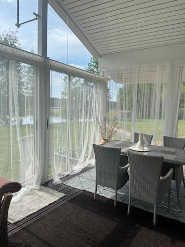 Wonderful cottage by the lake in Hyvinkää