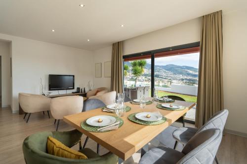 صالة مشتركة/ منطقة التلفزيون, Casa Terrea, vista Mar montanha ideal Familias ou Casais in Santo Antonio