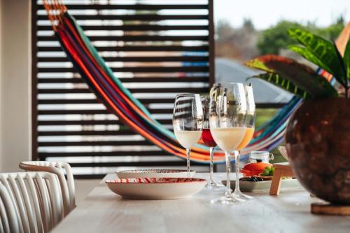 2BR LXRY Jansofat tropic oasis apt & pool in 紐波特