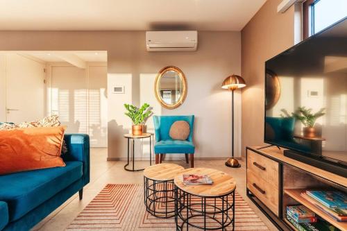 2BR LXRY Jansofat tropic oasis apt & pool in 紐波特