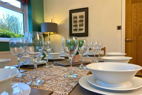 Facilities, Hot Tub, Pool Table, Log Burner in Wortley