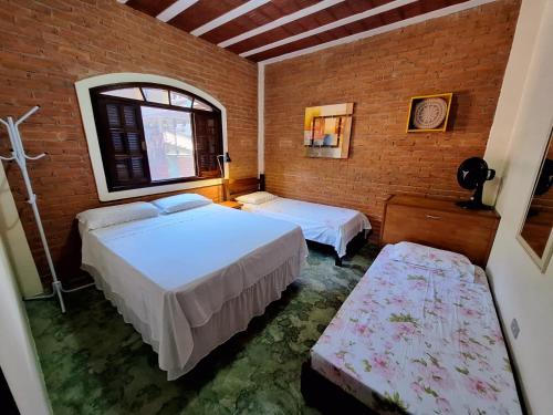 1 double bed, 2 twin beds