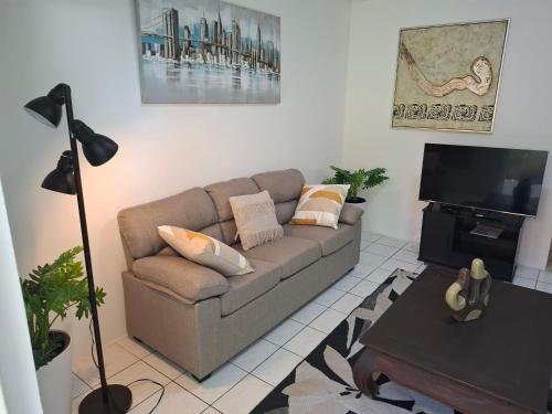 Tropical Palm Retreat in 威廉斯塔德市中心