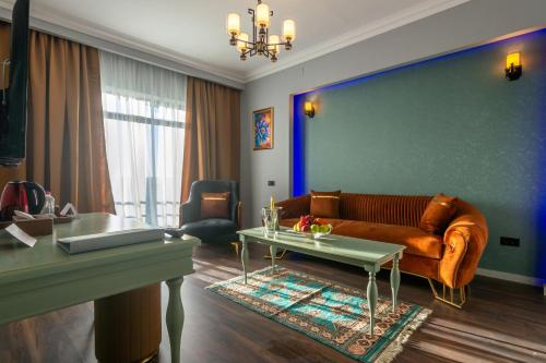 Hotel Phoenicia Express Room Type - Premium Junior Suite