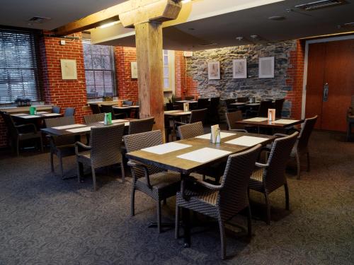 Lancaster Arts Hotel - image 13