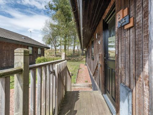 Cabin W Hot Tub, Sauna, King Beds, National Park in 奧特本