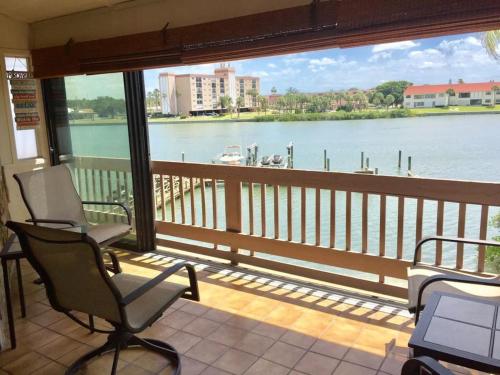 Blue Haven Condo - Waterfront, Heated Pool, Bay image