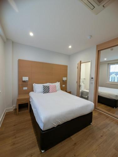 Kings Road Aparthotel - image 8