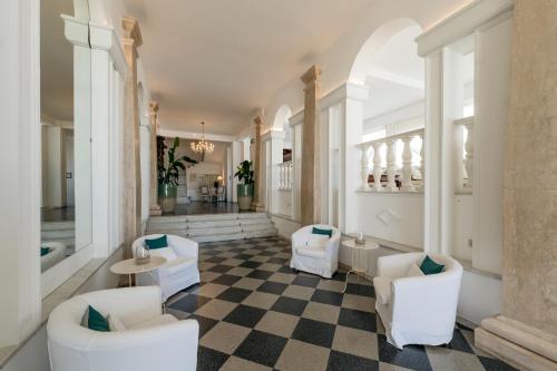 大堂, 歐陸酒店 (Hotel Continental) in 塞尼加利亞