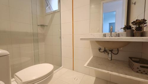 Condomínio Costa Azure - Apto com 2 Dormitórios, 2 Banheiros e Ar Condicionado ao Lado da Praia de Riviera de São Lourenço e Itaguaré Condomínio Costa Azure - Apto com 2 Dormitórios, 2 Banheiros e Ar Condicionado ao Lado da Praia de Riviera de São Lourenço e Itaguaré