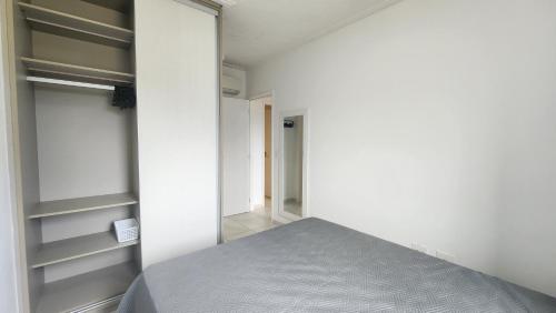 Condomínio Costa Azure - Apto com 2 Dormitórios, 2 Banheiros e Ar Condicionado ao Lado da Praia de Riviera de São Lourenço e Itaguaré Condomínio Costa Azure - Apto com 2 Dormitórios, 2 Banheiros e Ar Condicionado ao Lado da Praia de Riviera de São Lourenço e Itaguaré