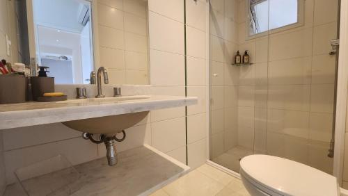 Condomínio Costa Azure - Apto com 2 Dormitórios, 2 Banheiros e Ar Condicionado ao Lado da Praia de Riviera de São Lourenço e Itaguaré Condomínio Costa Azure - Apto com 2 Dormitórios, 2 Banheiros e Ar Condicionado ao Lado da Praia de Riviera de São Lourenço e Itaguaré