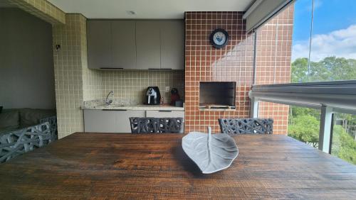 Condomínio Costa Azure - Apto com 2 Dormitórios, 2 Banheiros e Ar Condicionado ao Lado da Praia de Riviera de São Lourenço e Itaguaré Condomínio Costa Azure - Apto com 2 Dormitórios, 2 Banheiros e Ar Condicionado ao Lado da Praia de Riviera de São Lourenço e Itaguaré