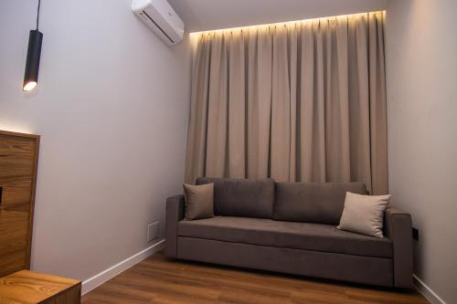 Deluxe Double Room with Balcony image 8
