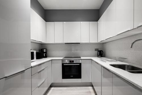 Superb 2 Bedroom Apartment near Edgware Road Station - image 2