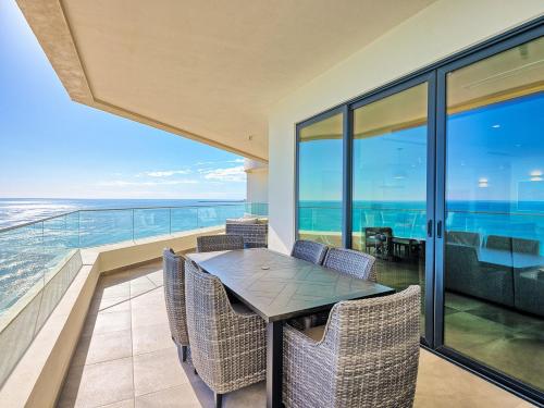 LUXURY NEW OCEANFRONT CONDO 5BR Sleeps 12 - image 3