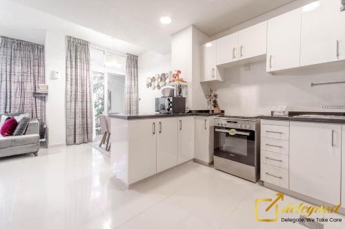 Kitchen, Tranquil 3br Townhouse in Damac Hills2 by deleguest in Damac Hills 2
