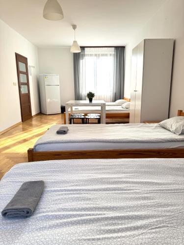 4 twin beds