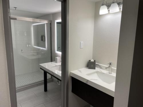The Lux Hotel & Conference Center, Ascend Hotel Collection