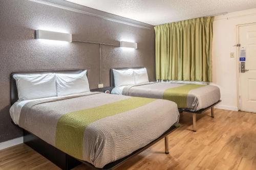 Studio 6 Fort Worth, TX - West Medical Center Room Type - Quadruple Room - Smoking