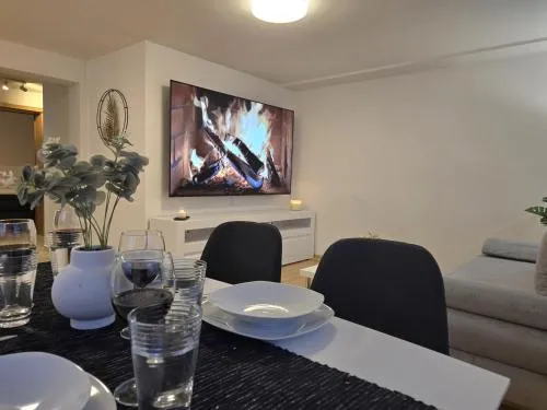 Holiday&Stay, City Apartment, Küche, 85Zoll TV, WLAN in Weingarten, Deutschland