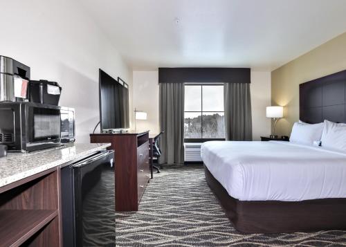 Cobblestone Hotel & Suites - Rhinelander - image 8