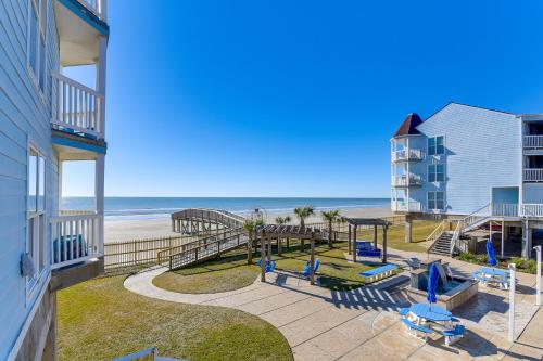Beachside Condo W/ Pool & Hot Tub In Galveston! - Galveston, TX