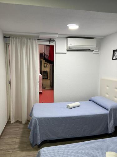 Triple Room with Private Bathroom image 1