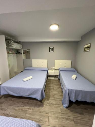 Triple Room with Private Bathroom image 2