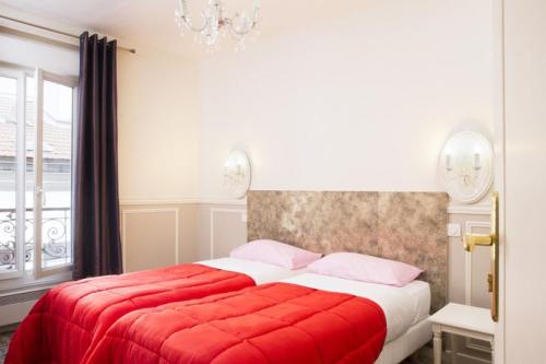 Bastille Hostel - image 11