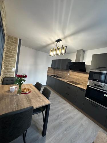 廚房, Tain centre -T3- wine themed apartment in 坦萊爾米塔日