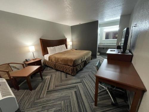 Raintree Inn - image 10