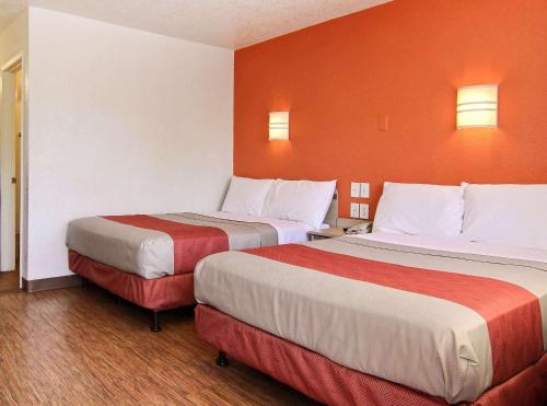 2 double beds