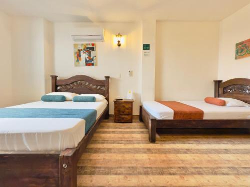 1 double bed, 1 twin bed
