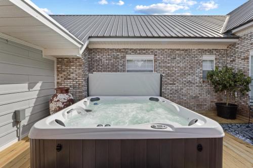 Master Suite Relaxing Retreat Pool, Spa, Art Studio, Breakfast