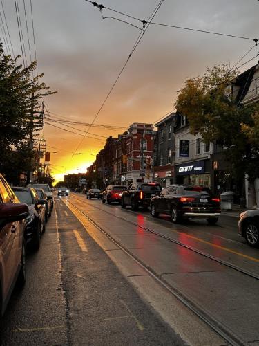 Unterkunft von außen, Queen Nest Hotel in Toronto (ON)